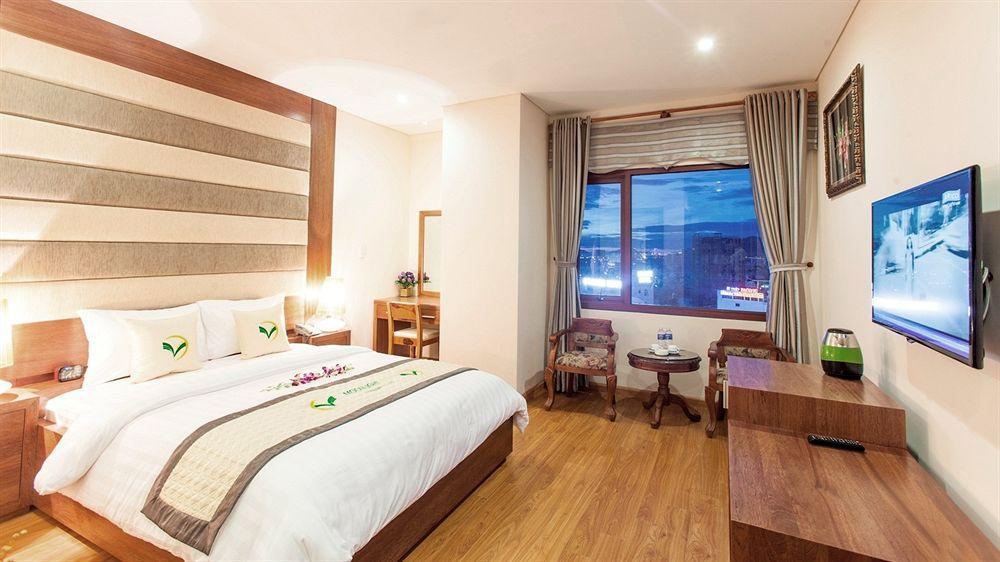 Отель Moonlight & - Center, High Floor, Great Location & Romantic River View & Dragon Bridge View