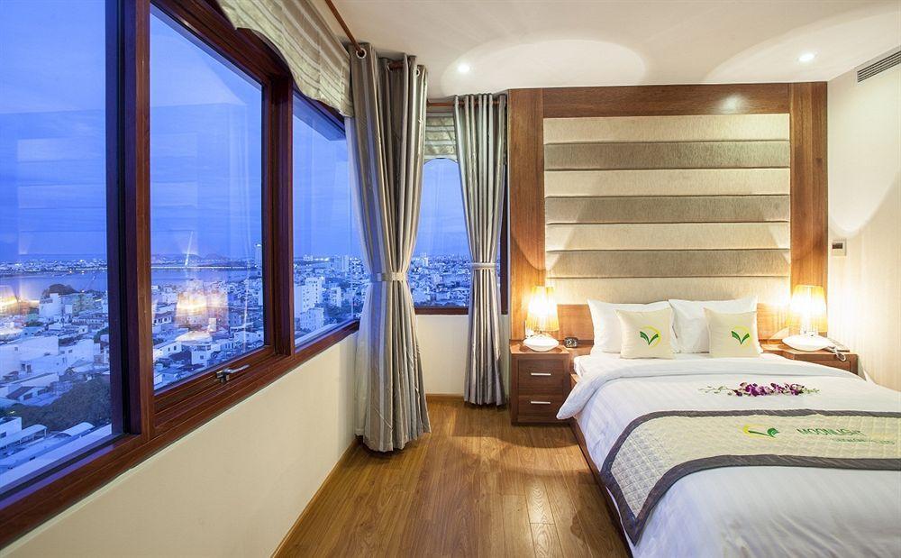 Moonlight & - Center, High Floor, Great Location & Romantic River View & Dragon Bridge View Отель Дананг