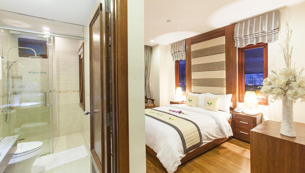 Moonlight & - Center, High Floor, Great Location & Romantic River View & Dragon Bridge View Отель Дананг
