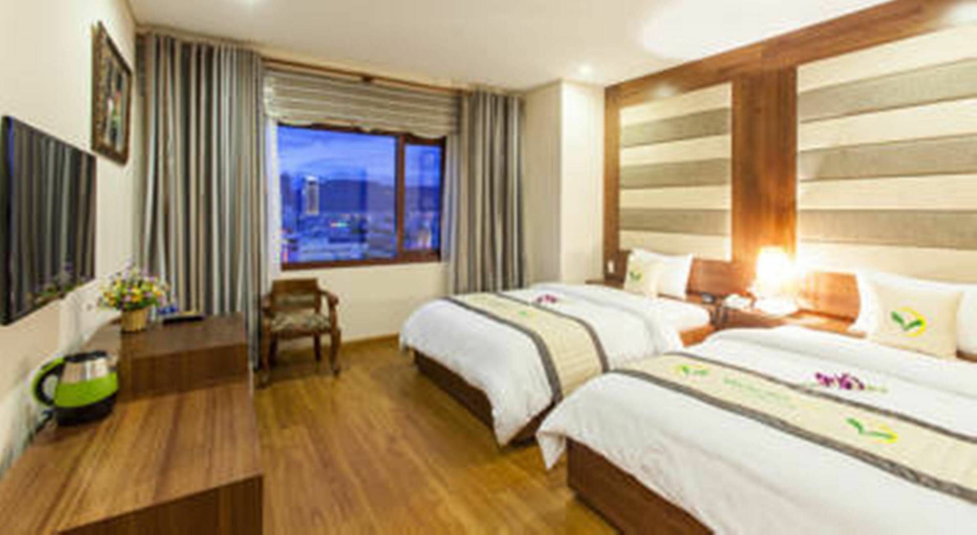 Moonlight & - Center, High Floor, Great Location & Romantic River View & Dragon Bridge View Отель Дананг