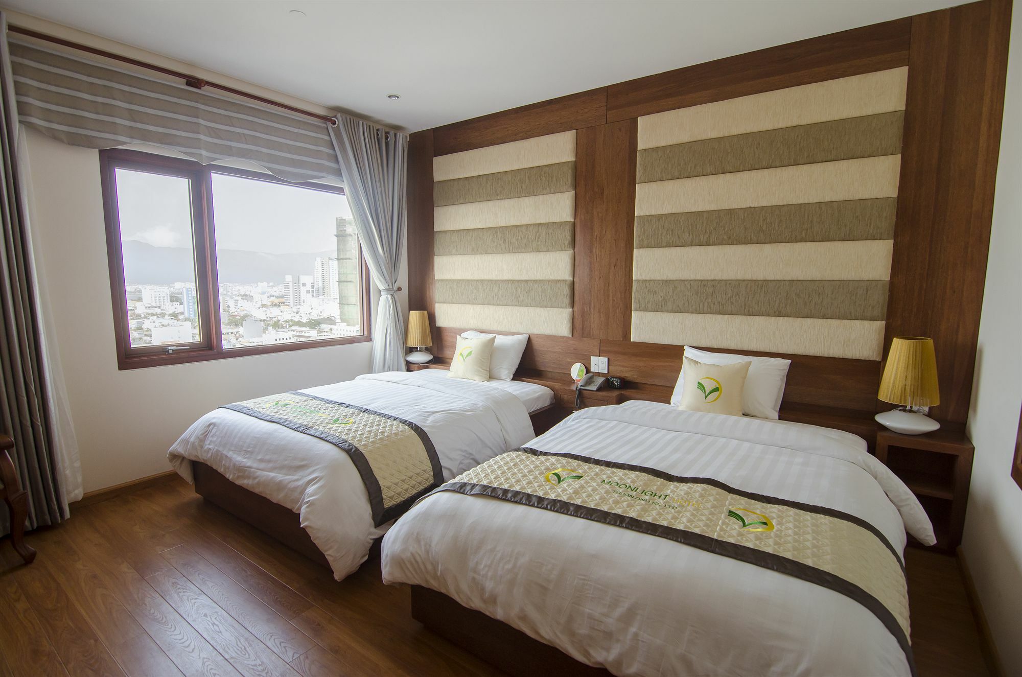 Moonlight & - Center, High Floor, Great Location & Romantic River View & Dragon Bridge View 4* Дананг